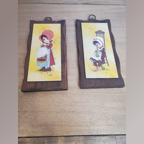 Vintage 1970's Holly Hobbie Like Wooden Plaque - Picture 1 of 4
